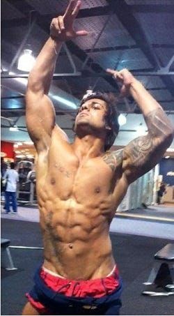 Zyzz che posa