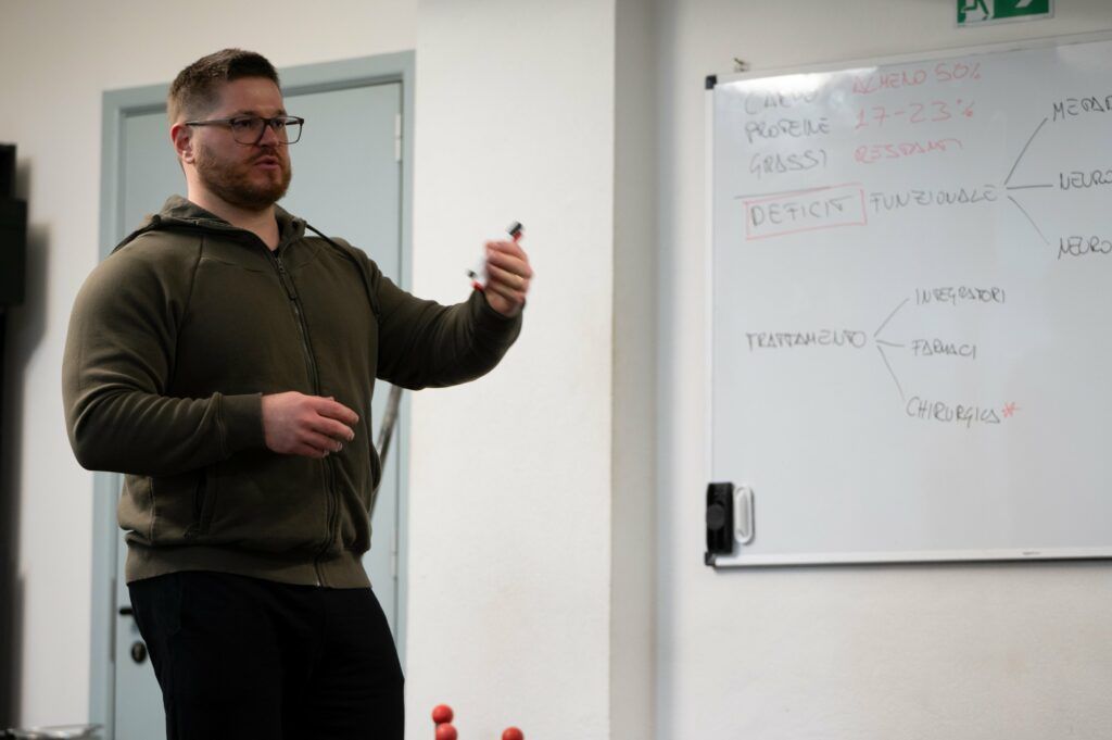 Francesco Pelizza che spiega nutrizione