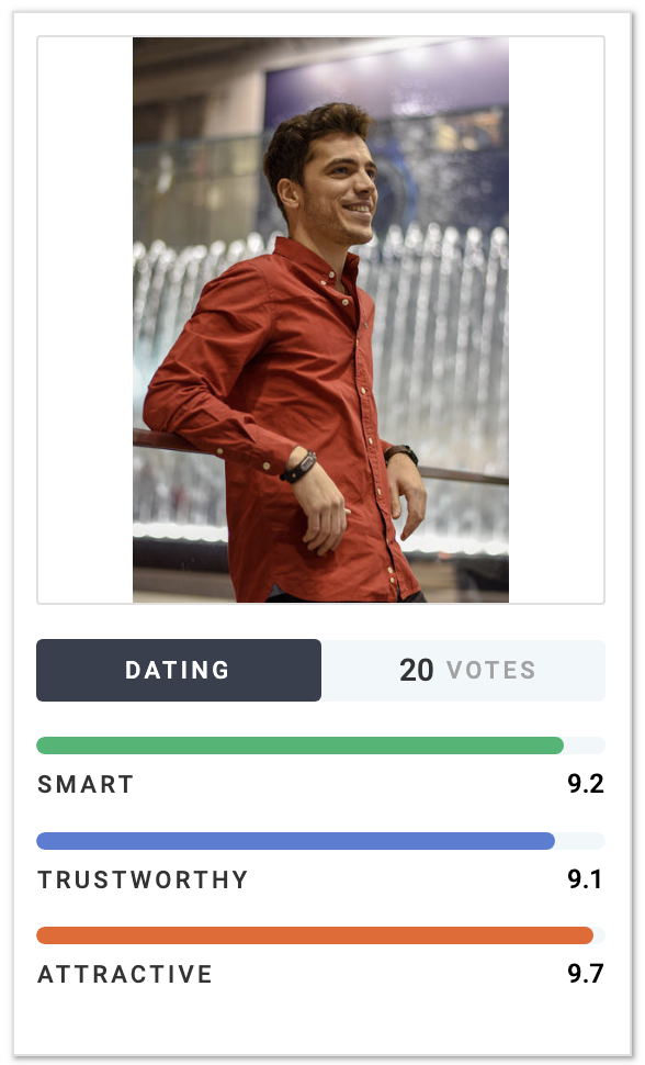 foto bella con la camicia rossa