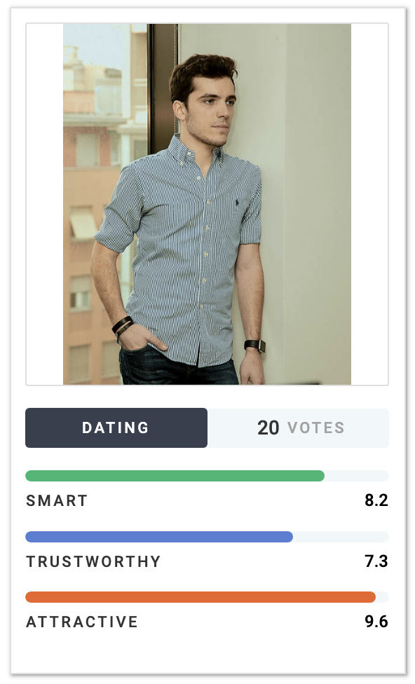 foto bella con camicia azzurra